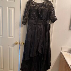 Elegant Black Lace Evening Dress